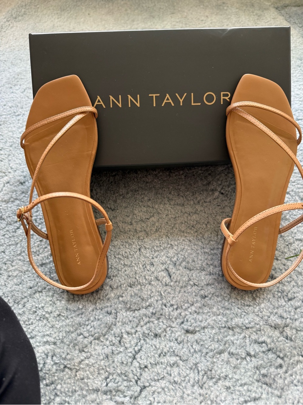 Ann Taylor Tan Strappy Flat Sandals sz 6 1/2 m Women's